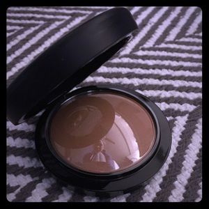 New- Mac give me sun bronzer